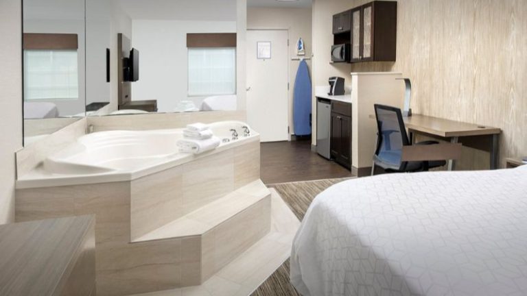 Holiday Inn Express & Suites Annapolis, an IHG Hotel