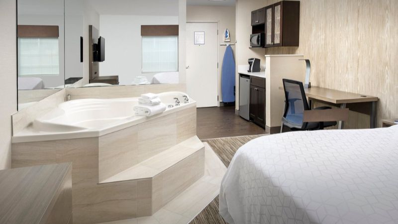 Holiday Inn Express & Suites Annapolis, an IHG Hotel