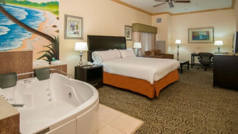 Holiday Inn Express & Suites Bakersfield Central, an IHG hotel