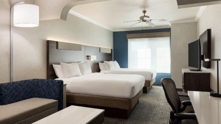 Holiday Inn Express & Suites Bakersfield Central, an IHG hotel