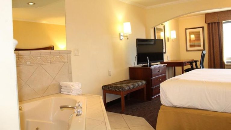 Holiday Inn Express & Suites Tucson Mall, an IHG hotel