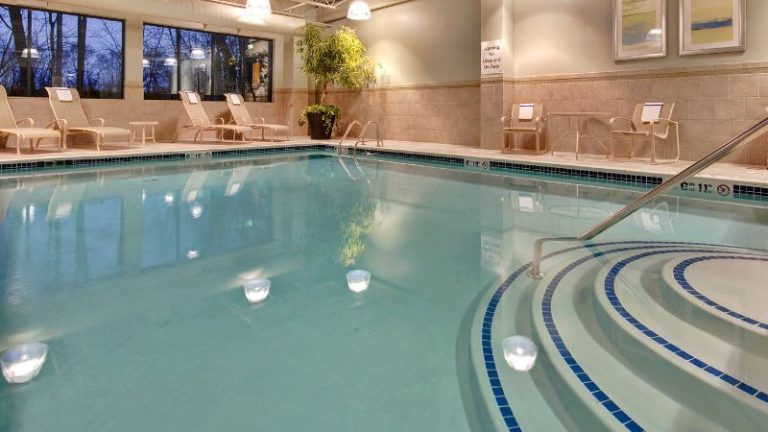 Holiday Inn Express & Suites Detroit-Novi By IHG