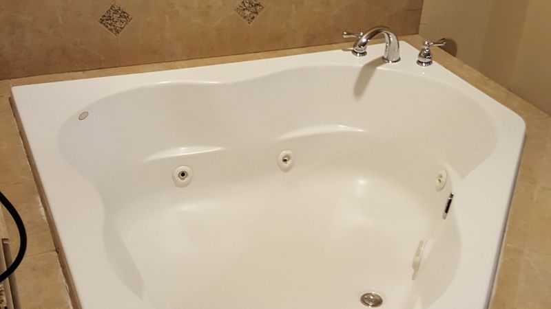 Holiday Inn Express & Suites Lincoln-Roseville Area, an IHG Hotel