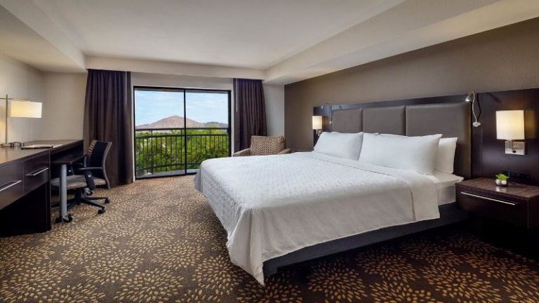Holiday Inn & Suites Phoenix Airport North by IHG