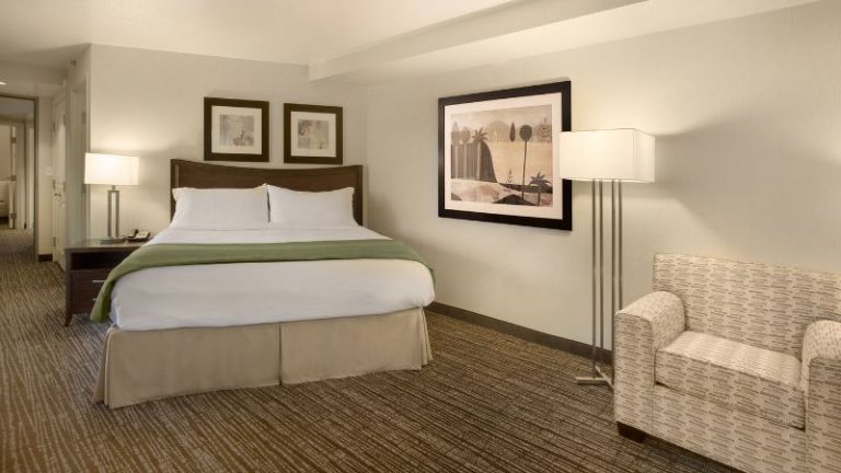 Holiday Inn & Suites Scottsdale North – Airpark by IHG