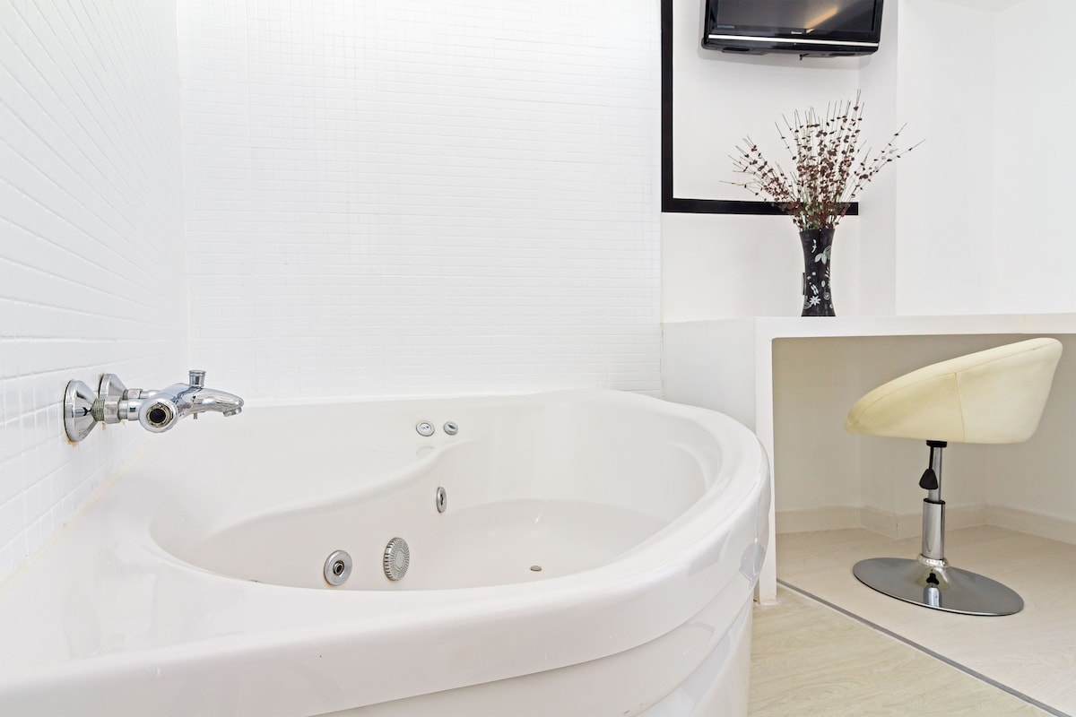 Hostal Gran Vía 63 Rooms, habitación con jacuzzi privado
