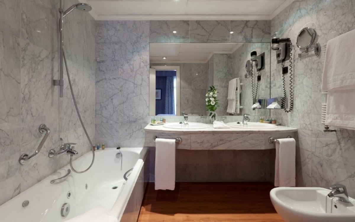 Hotel Agumar, habitación con jacuzzi privado