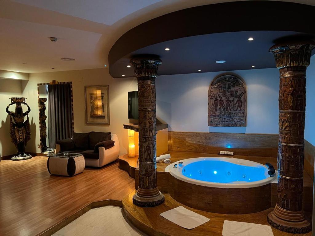 Hotel Alkalat, habitación con jacuzzi privado