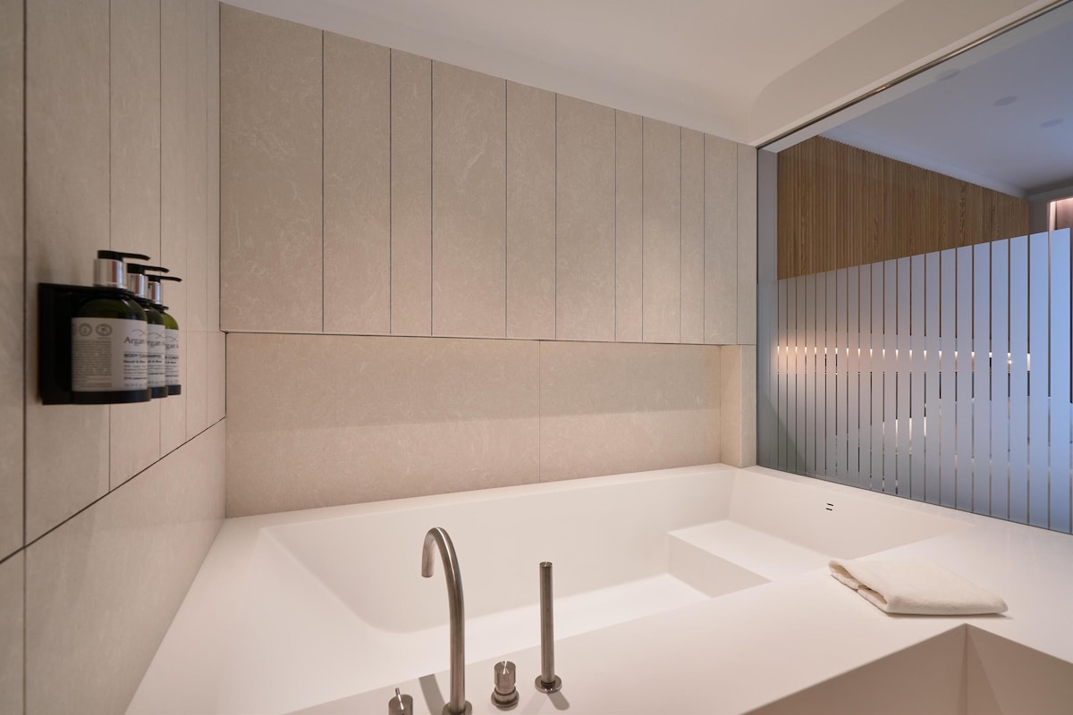 Hotel Becquer, habitación con jacuzzi privado