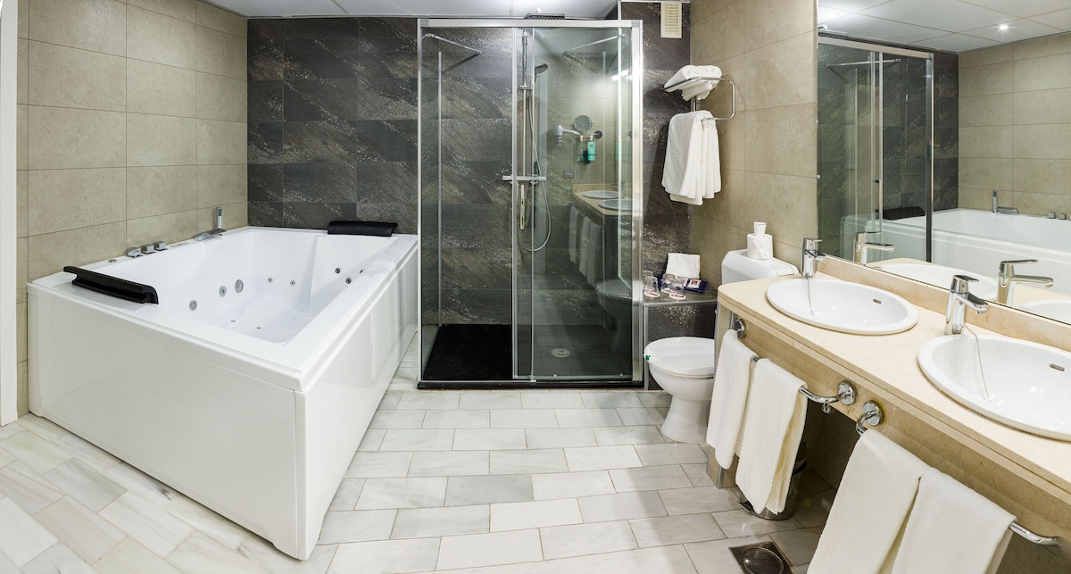 Hotel Bellavista Sevilla, habitación con jacuzzi privado