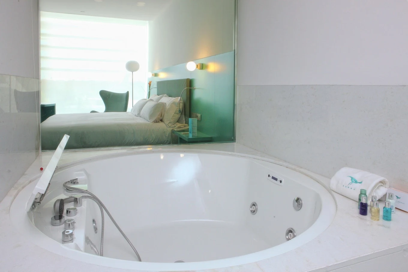 Hotel Hiberus, habitación con jacuzzi privado