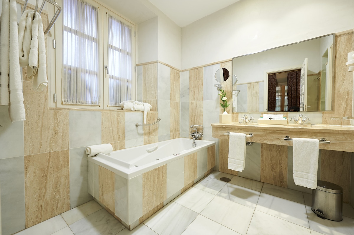 Hotel Las Casas de El Arenal, habitación con jacuzzi privado