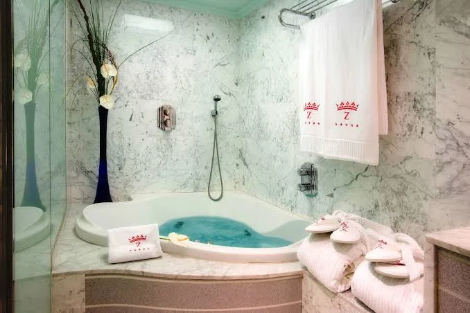 Hotel Palafox, habitación con jacuzzi privado
