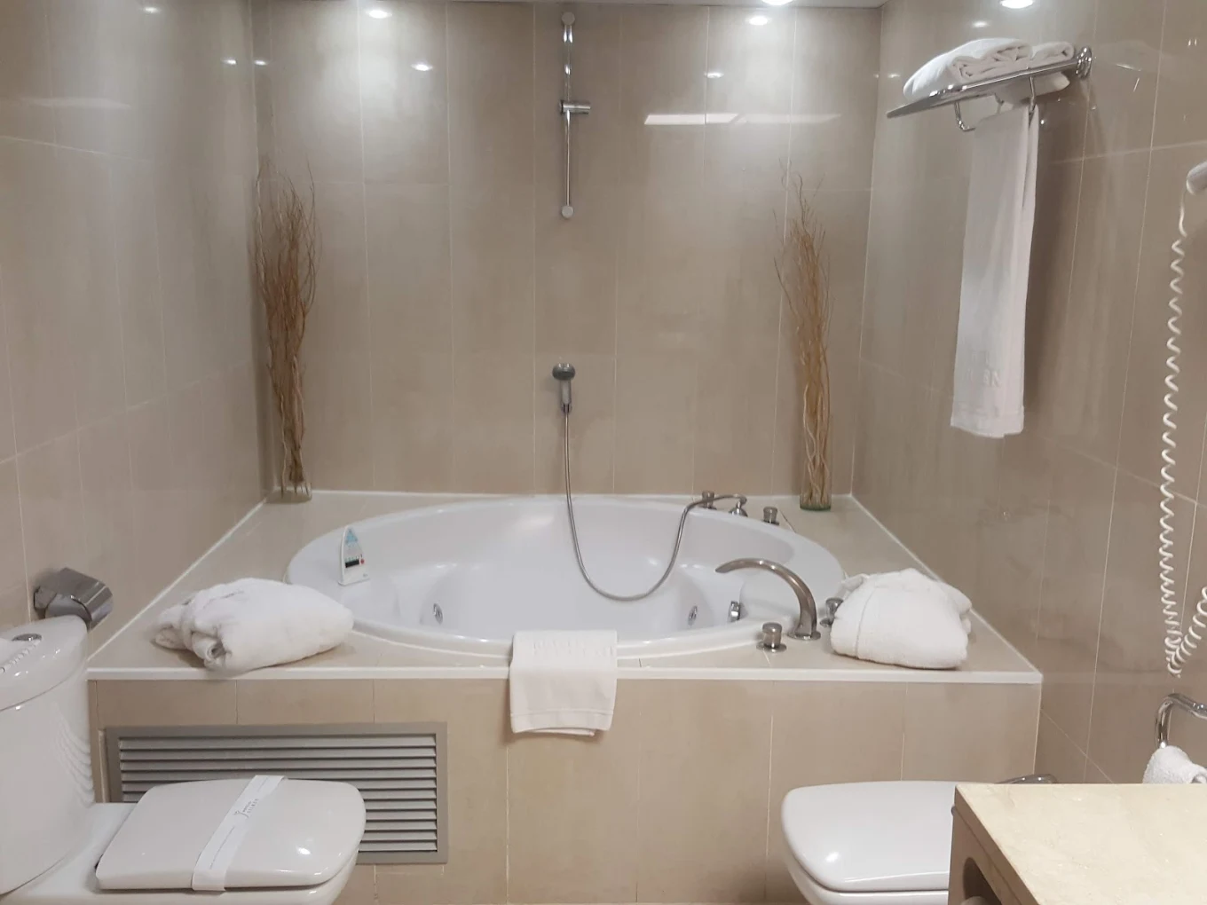 Hotel Silken Reino de Aragon, habitación con jacuzzi privado