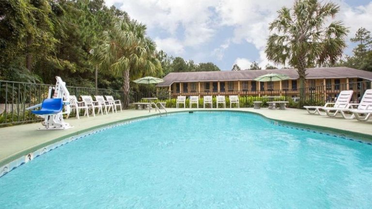 Howard Johnson by Wyndham Dothan