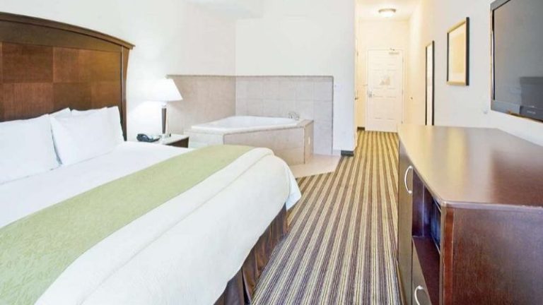 La Quinta Inn & Suites by Wyndham Fowler