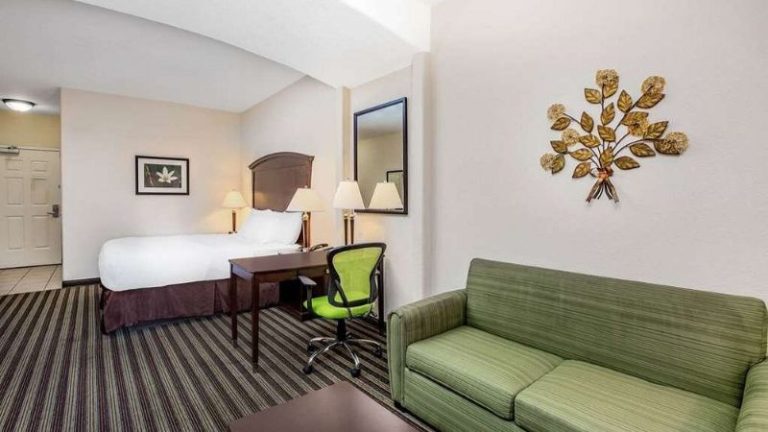 La Quinta Inn & Suites by Wyndham Fowler