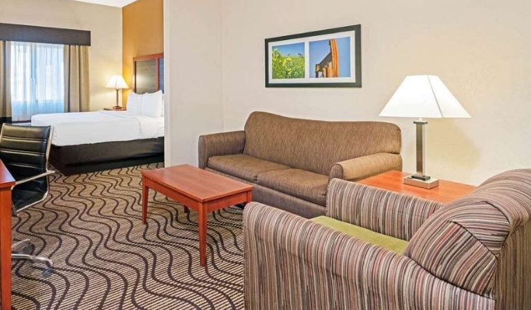 La Quinta Inn & Suites by Wyndham Midwest City – Tinker AFB