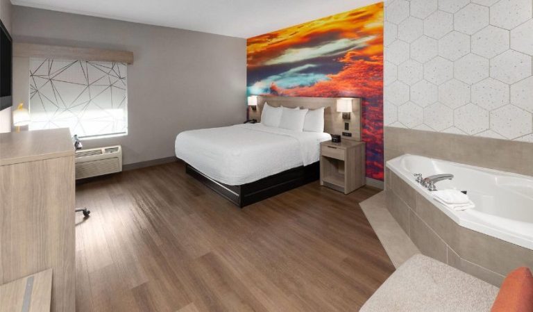 La Quinta Inn & Suites by Wyndham Oklahoma City – Moore