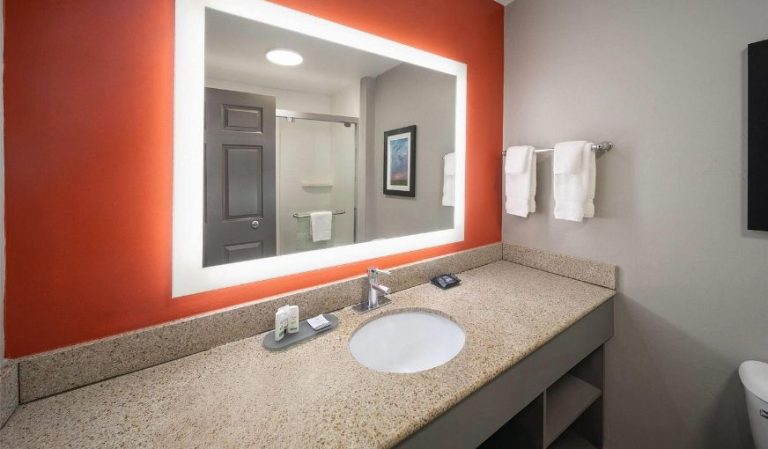 La Quinta Inn & Suites by Wyndham Oklahoma City – Moore