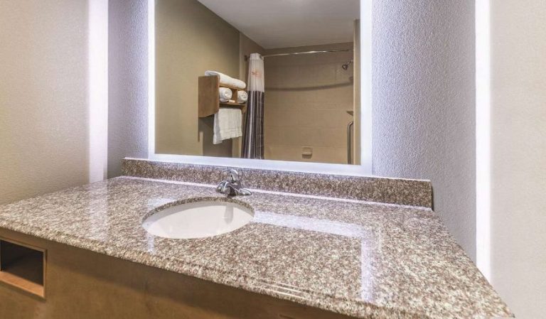 La Quinta Inn & Suites by Wyndham – Tulsa – Catoosa Route 66