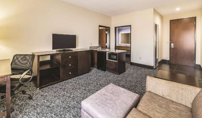La Quinta Inn & Suites by Wyndham – Tulsa – Catoosa Route 66