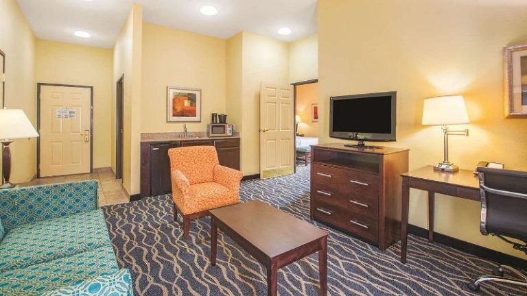 La Quinta Inn & Suites By Wyndham Tulsa Airpt / Expo Square