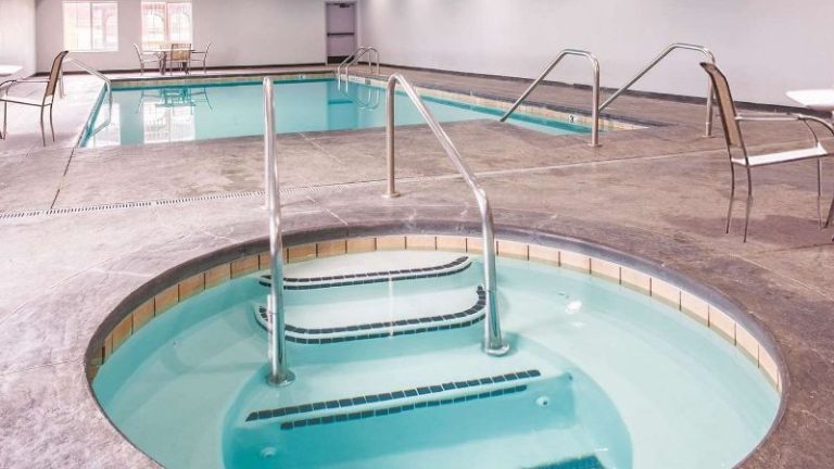 La Quinta Inn & Suites By Wyndham Tulsa Airpt / Expo Square