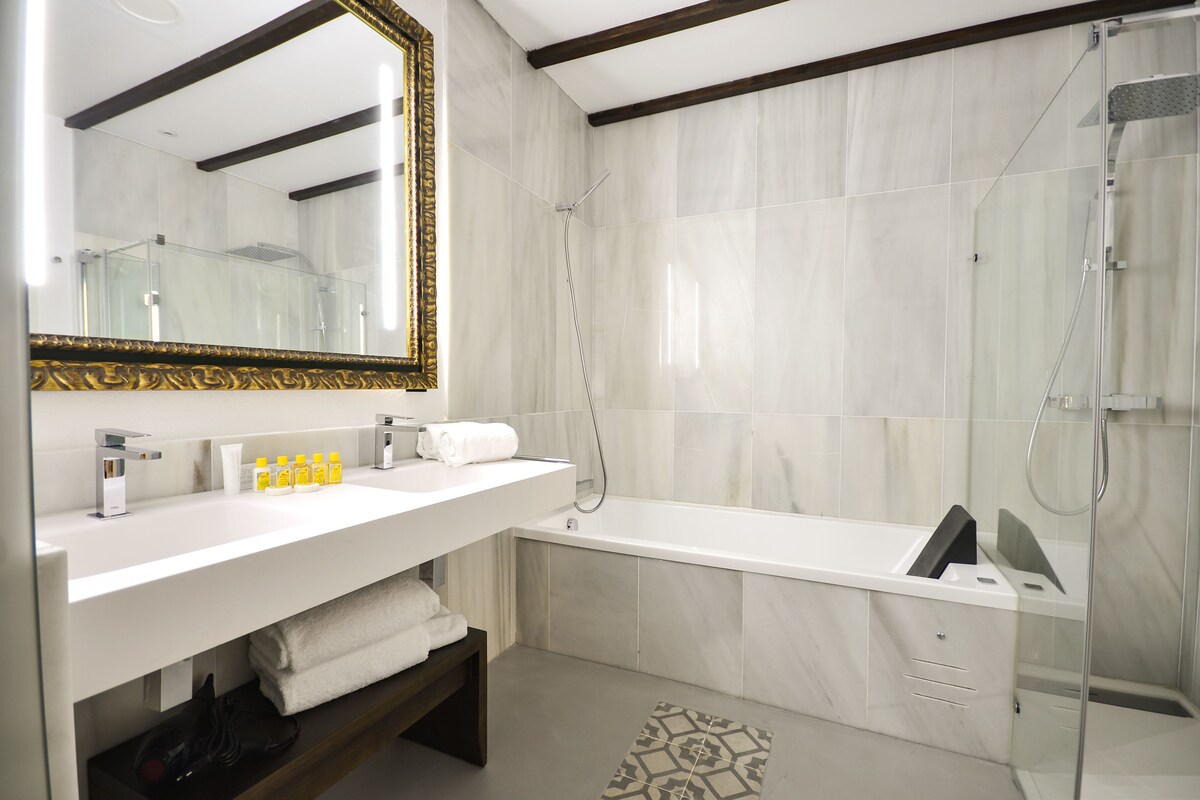 Legado Alcázar Hotel, habitación con jacuzzi privado