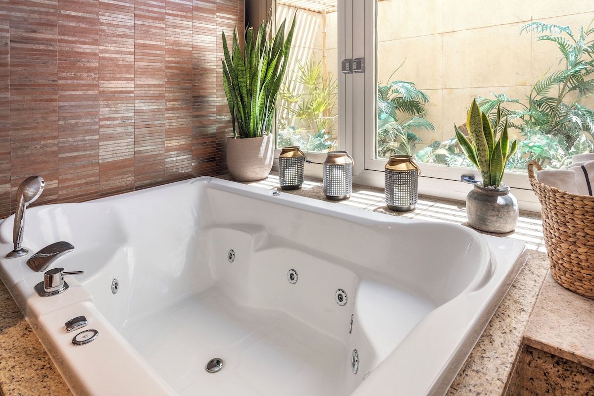 Melia Madrid Princesa, habitación con jacuzzi privado