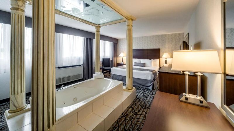 Monte Carlo Inn – Oakville Suites