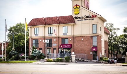Monte Carlo Inns – Toronto West Suites, room with private jacuzzi, photo 8