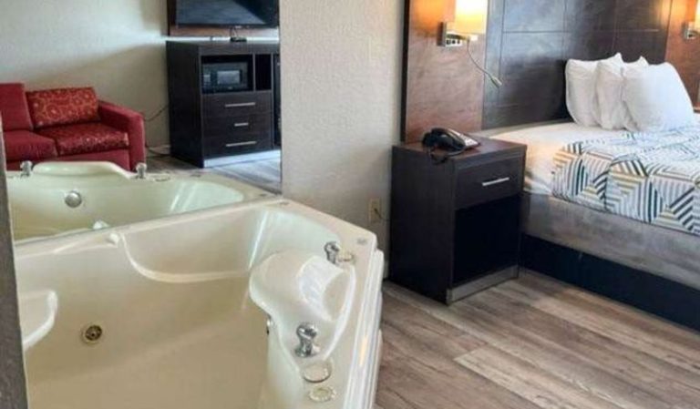 Motel 6 Tulsa Airport