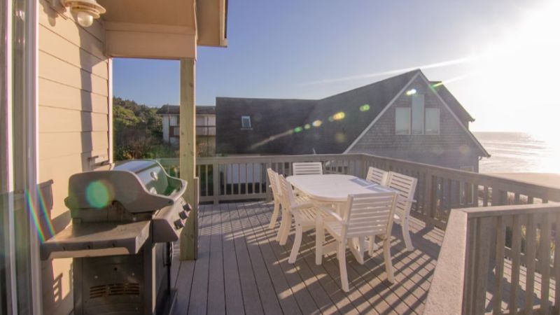 Ocean Front Home near Newport, room with private jacuzzi, photo 8