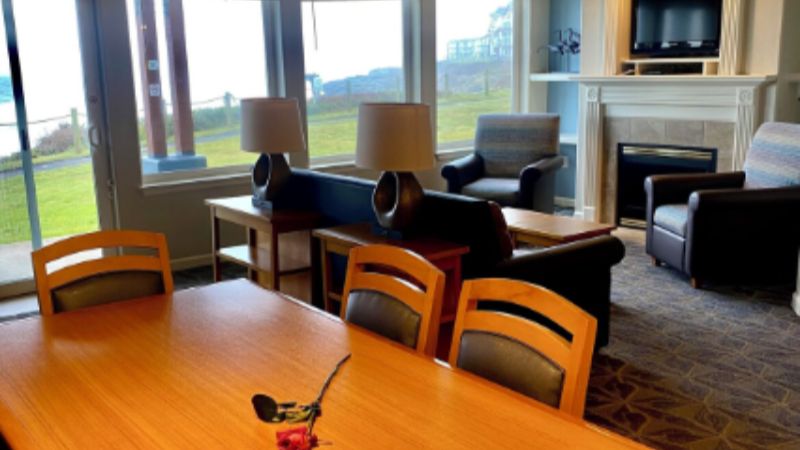 Oceanfront views at Whale point, room with private jacuzzi, photo 4