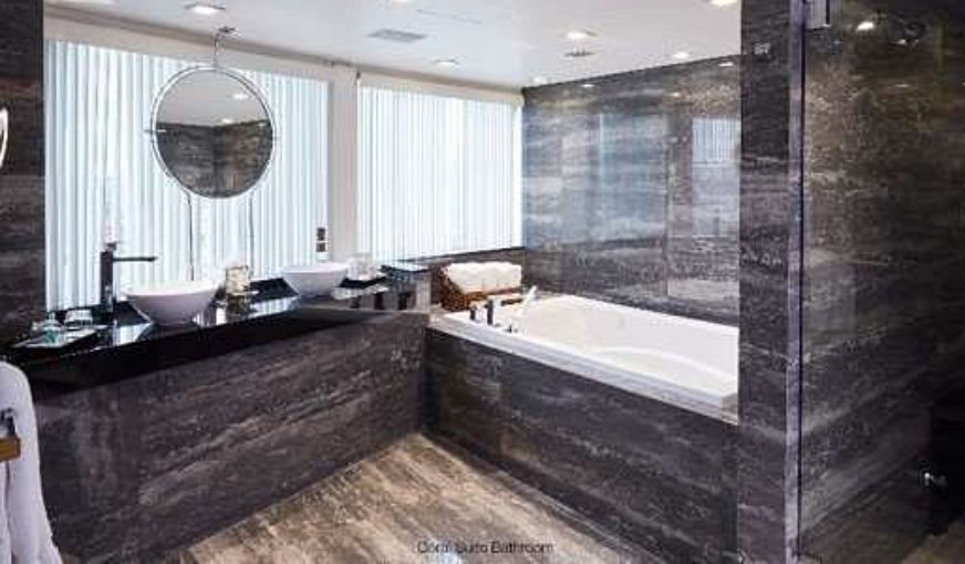 Pan Pacific Vancouver, room with private jacuzzi, photo 2
