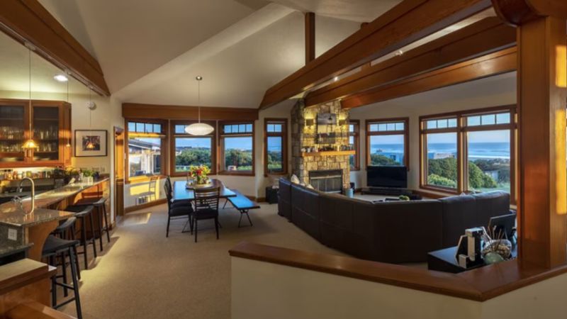 Panoramic Ocean Views, Game Room, New Hot Tub, room with private jacuzzi, photo 5