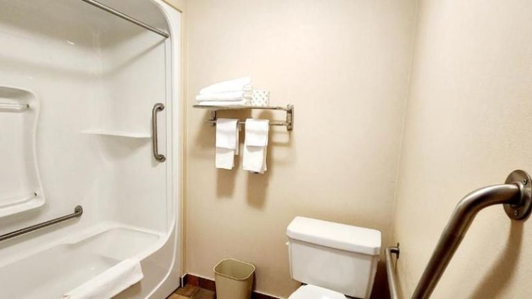 Park Hill Inn & Suites