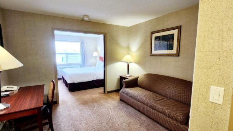 Park Hill Inn & Suites