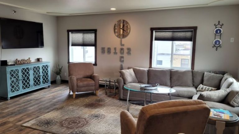 Penthouse in the heart of Downtown Fargo with Private Hot Tub