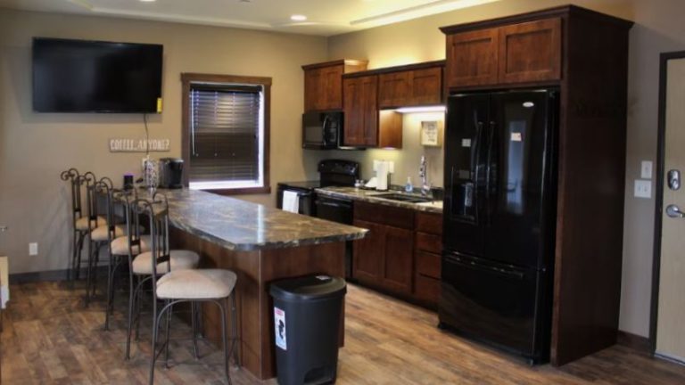 Penthouse in the heart of Downtown Fargo with Private Hot Tub