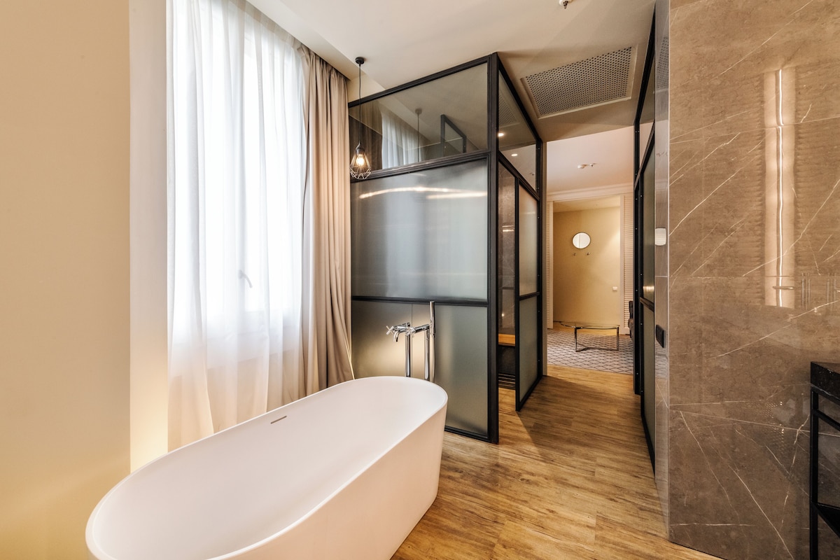Pestana Plaza Mayor Madrid, habitación con jacuzzi privado
