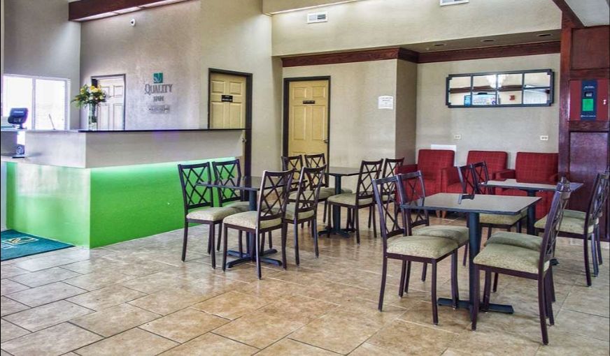 Quality Inn Moore – Oklahoma City, room with private jacuzzi, photo 5