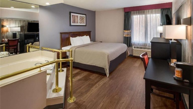 Quality Inn & Suites Cincinnati I-275