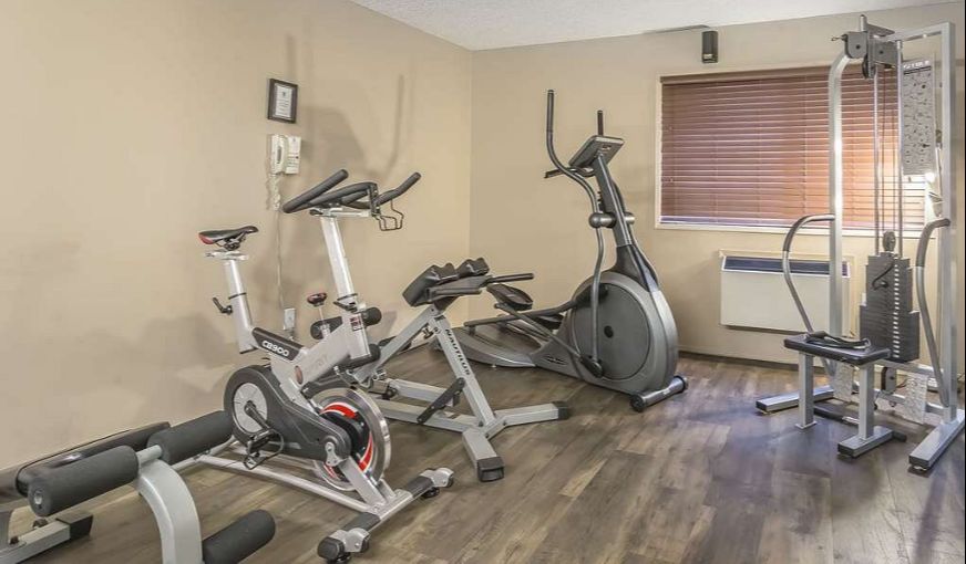 Quality Inn West Edmonton, room with private jacuzzi, photo 6