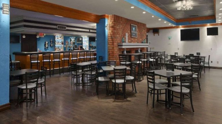 Ramada by Wyndham Saginaw Hotel & Suites