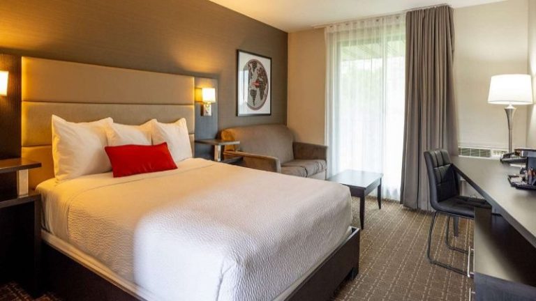Ramada by Wyndham Ottawa On The Rideau
