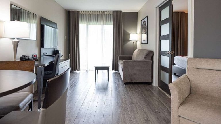 Ramada by Wyndham Ottawa On The Rideau