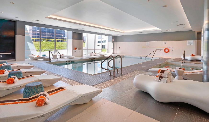 Renaissance Edmonton Airport Hotel, room with private jacuzzi, photo 7