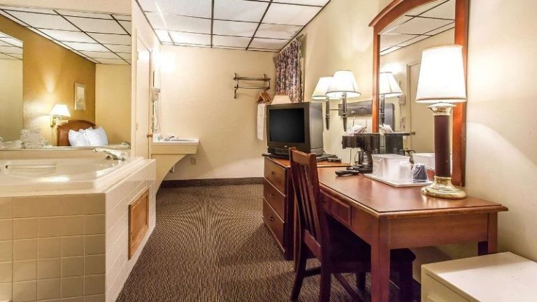Rodeway Inn Cedar Point North
